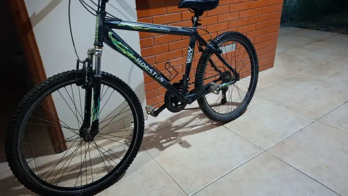 Vendo Bike (acompanha bomba de pneu)