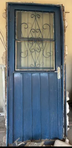 Porta ferro antiga