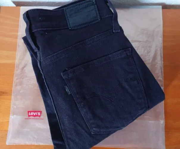 Calça Levis 721 High Rise Skinny Importada - Preta - Tamanho 38