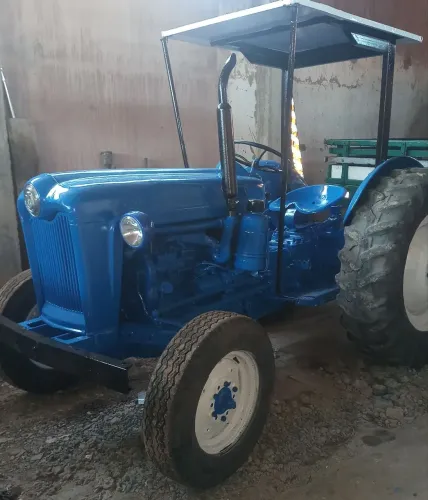 Trator Ford 8br.