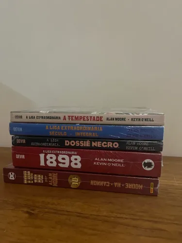 Coleção Alan Moore A Liga Extraordinária + Top 10 + Dossiê Negro + A Tempestade + Século