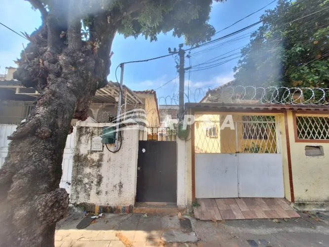CASA AMPLA, COM SALA, 2 QUARTOS, COZINHA, BANHEIRO, ÁREA DE SERVIÇOS, 70M2, AMBIENTES BEM