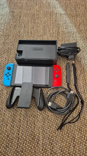 Nintendo Switch em perfeito estado com os jogos: FC 25, FC 24 e Mario kart Deluxe