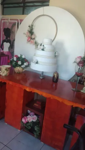Mesa para decoração e painel