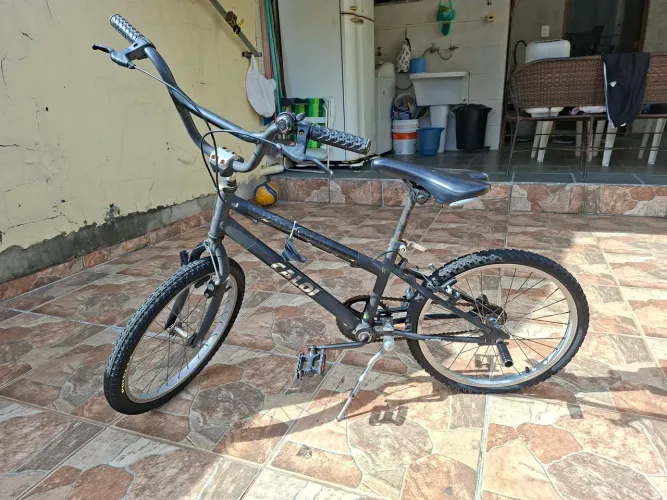 Bicicleta Caloi Cross Expert preta aro 20