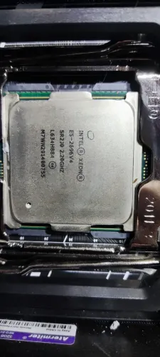 Processador Intel Xeon E5-2696 v4 22 núcleos 44 threads LGA 2011-3 usado