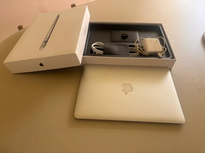 MacBook Air 2017 i5 256Gb