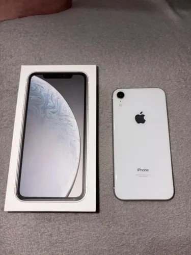 Iphone XR 64Gb + Capas - Cor Branca - Bateria com 72% de Saúde