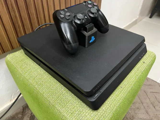 Sony PlayStation 4 slim com controle e jogo Fc 25