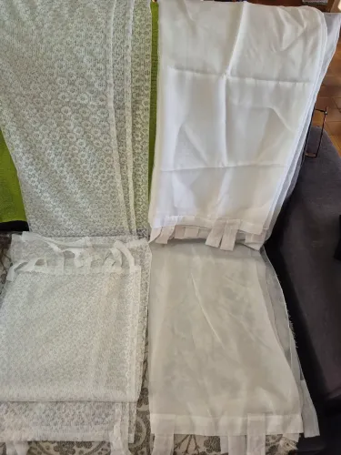 Cortina, voil com renda,pronta p_ pendurar no varão. 