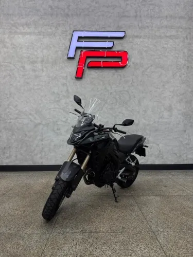 Honda CB 500X 2023 com baixa km e muitos recursos incríveis