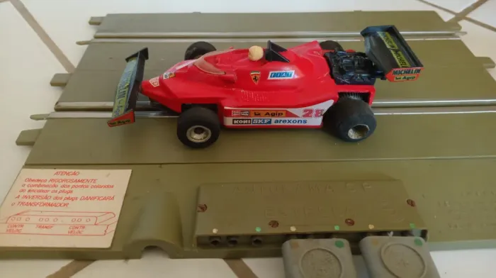 Carro de Autorama Estrela Ferrari T4 F1 