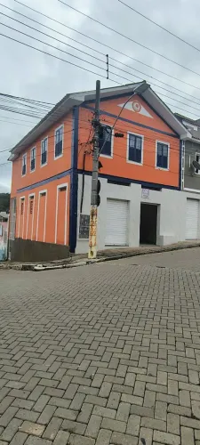 Alugo ponto comercial na praça da matriz, Guaçui -ES.