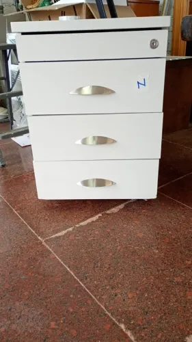 GAVETEIRO COM 3 GAVETAS NA COR BRANCA! 