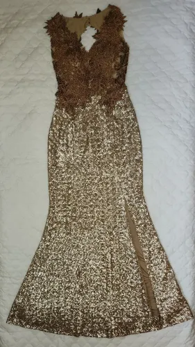 Vestido Dourado de Festa