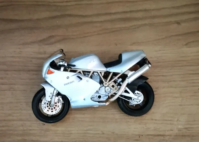 Miniatura moto Ducati Supersport 900 FE (1:18) Maisto