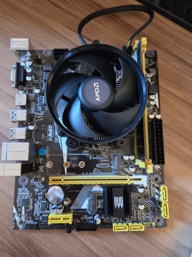 Kit ryzen 3 2200g + a320 revenger