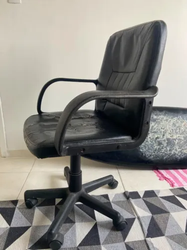 Cadeira de escritório giratória - DOAÇÃO