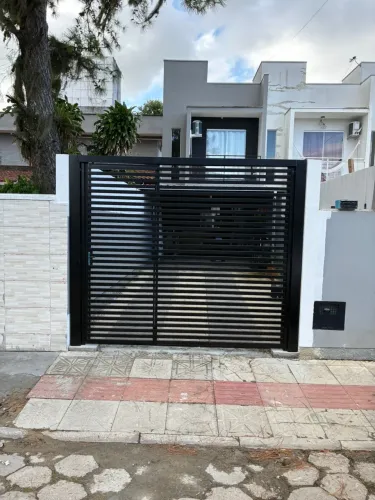 Portão de elevação ripado com pintura epóxi 