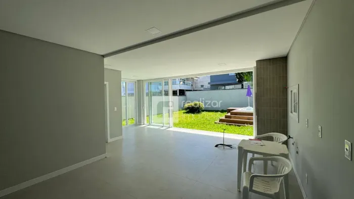 Casa com 3 dormitórios à venda, 300 m² por R$ 2.200.000,00 - Campeche - Florianópolis/SC
