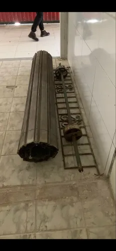 VENDO PORTAS DE AÇO PARA LOJAS OU OUTROS COMÉRCIOS, EXELENTE ESTADO DE CONSERVAÇÃO