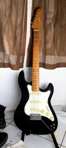 Guitarra strinberg sts-100 + (caixa amplicador mackintec 15W)