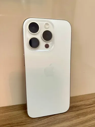 iPhone 15 256GB 3 câmeras