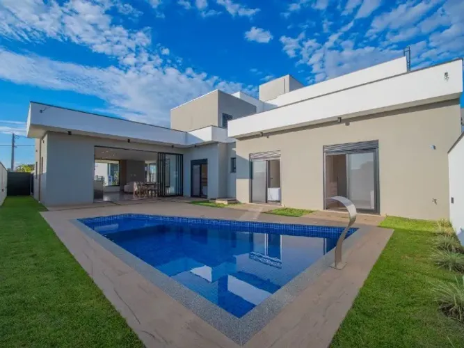 Casa pronta para morar no Ninho Verde II Eco Residence ? 3 suítes, piscina e área gourmet