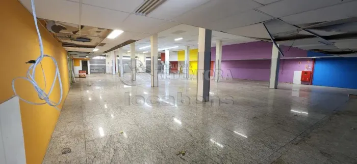 Ótimo salão comercial, amplo com estacionamento próximo ao Calçadão de Rio Preto