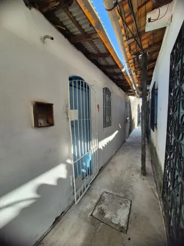 Alugo casa com dois quartos