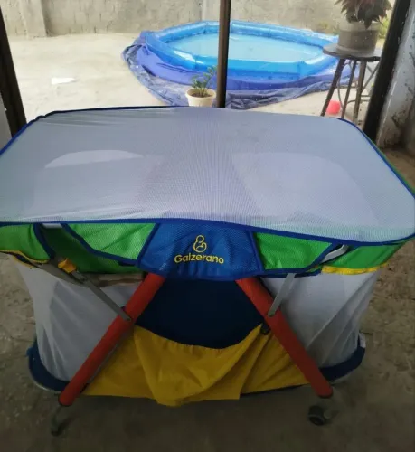 Berço e cercadinho com mosquiteiro