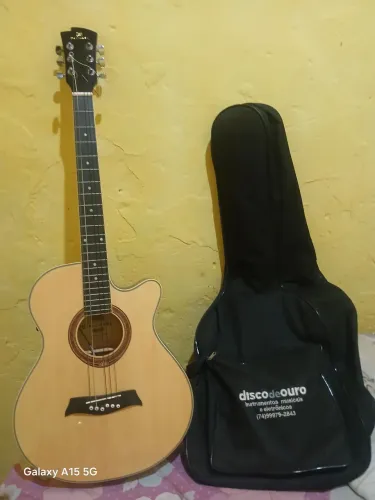 Vende-se um Violão!