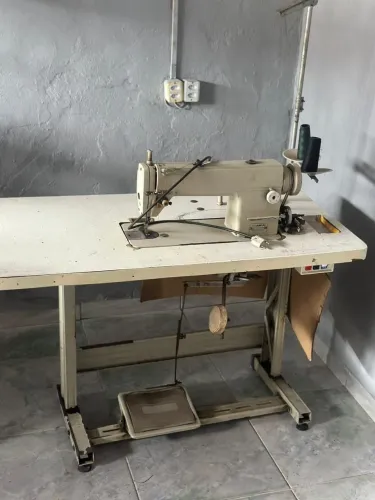 Máquina de costura goleira é uma costura reta