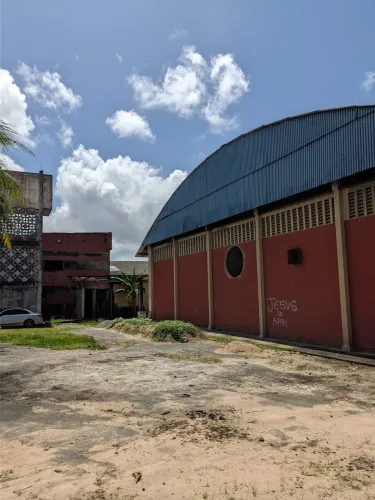 Terreno c/ área total de 17.000m², 09 wc's, Portaria, Estacionamento Interno, Área de Mano