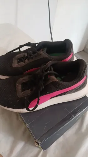 Tênis esportivo Puma tamanho 37