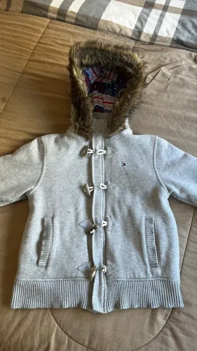 JAQUETA QUENTE INFANTIL TOMMY Hilfiger (Tamanho 8-10 anos)