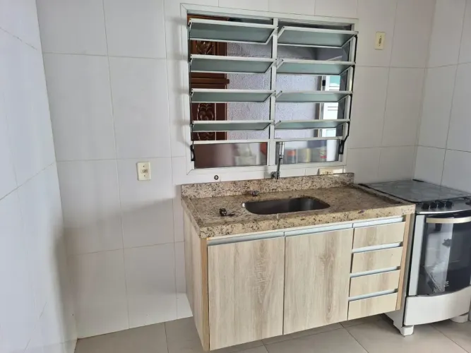Imóvel para aluguel possui 80 metros quadrados com 2 quartos