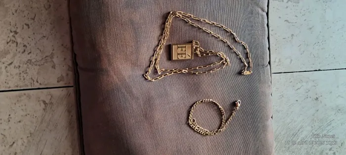 Lindo cordão de moeda antiga, pingente e pulseira banhados em 18k