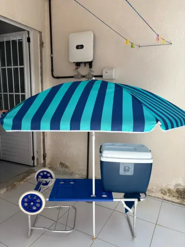 Kit Praia- carrinho que vira mesa, guarda-sol e caixa térmica 18L