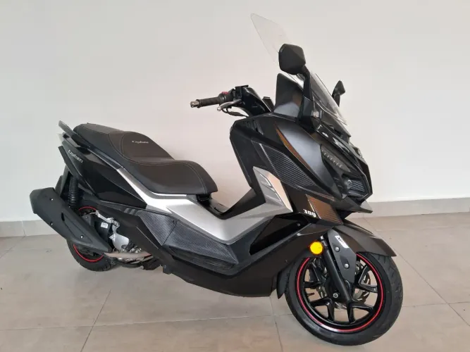 Dafra CRUISYM 300