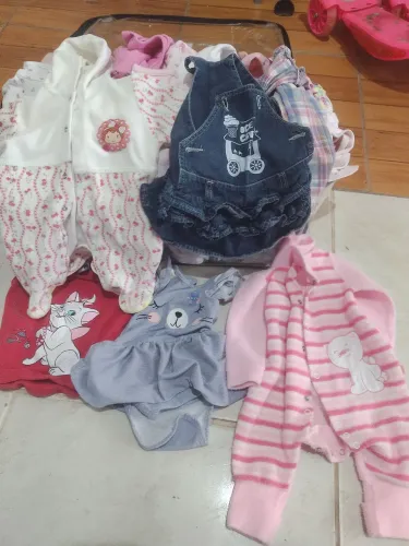 roupas femininas infantil 0 a 1 ano em excelente estado