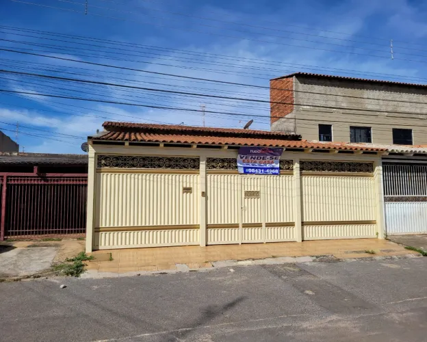 CASA 4 QUARTOS, 2 SUITES, 4 BANHEIROS, LAJE, 2 PORTÕES ELETRÔNICOS, ACEITA FIANCIAMENTO E