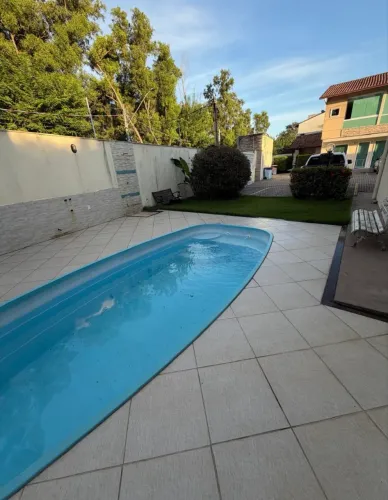 Aluga-se casa duplex em morada de laranjeiras