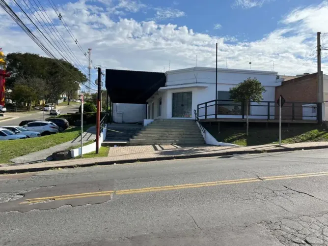 Excelente ponto comercial para locação, em frente ao Terminal do Bairro Alto