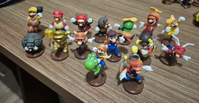 Choco egg Super Mario coleção quase completa