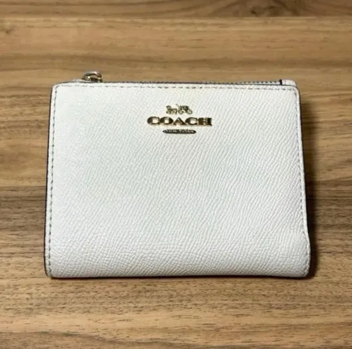 CARTEIRA COACH BRANCA COM AVARIA