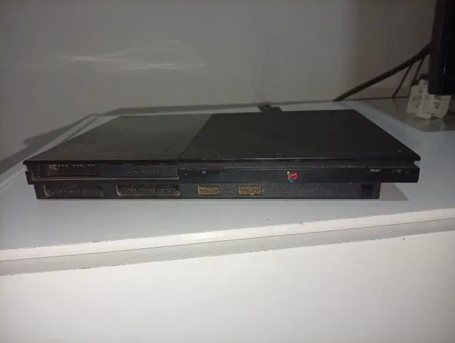 Vendo PS2 com controle com mal contato no cabo e ele inclui cabos originais dele e vem jgs