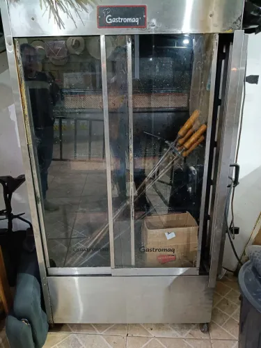 Vende-se máquina de assar frango 2000 reais