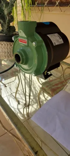 Bomba de água seminova - 2 meses de uso