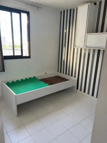 Alugo quarto para meninas